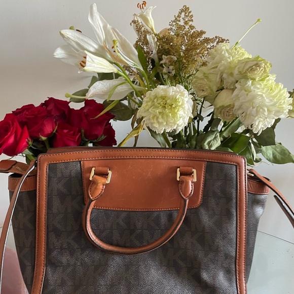 MICHAEL KORS SATCHEL - Picture 2 of 8